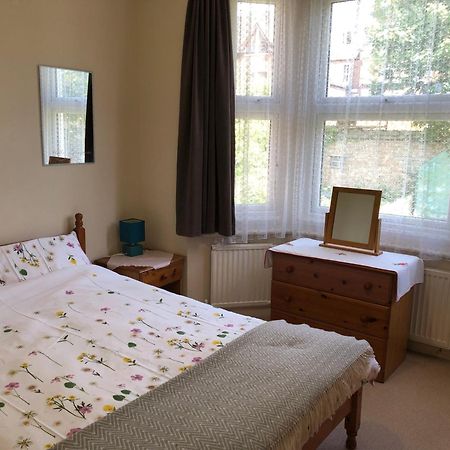 Spacious West London 2 Bedroom Apartment المظهر الخارجي الصورة