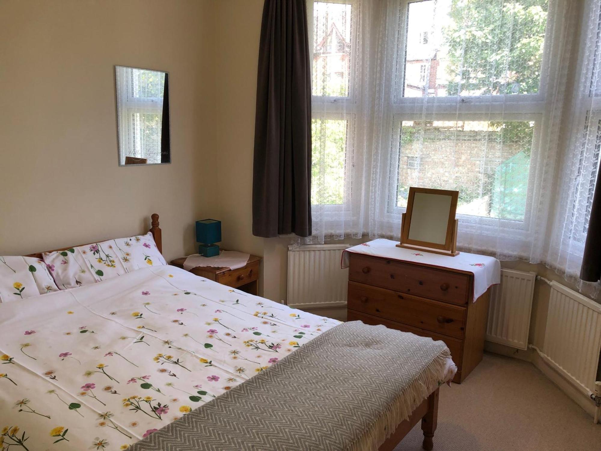 Spacious West London 2 Bedroom Apartment المظهر الخارجي الصورة