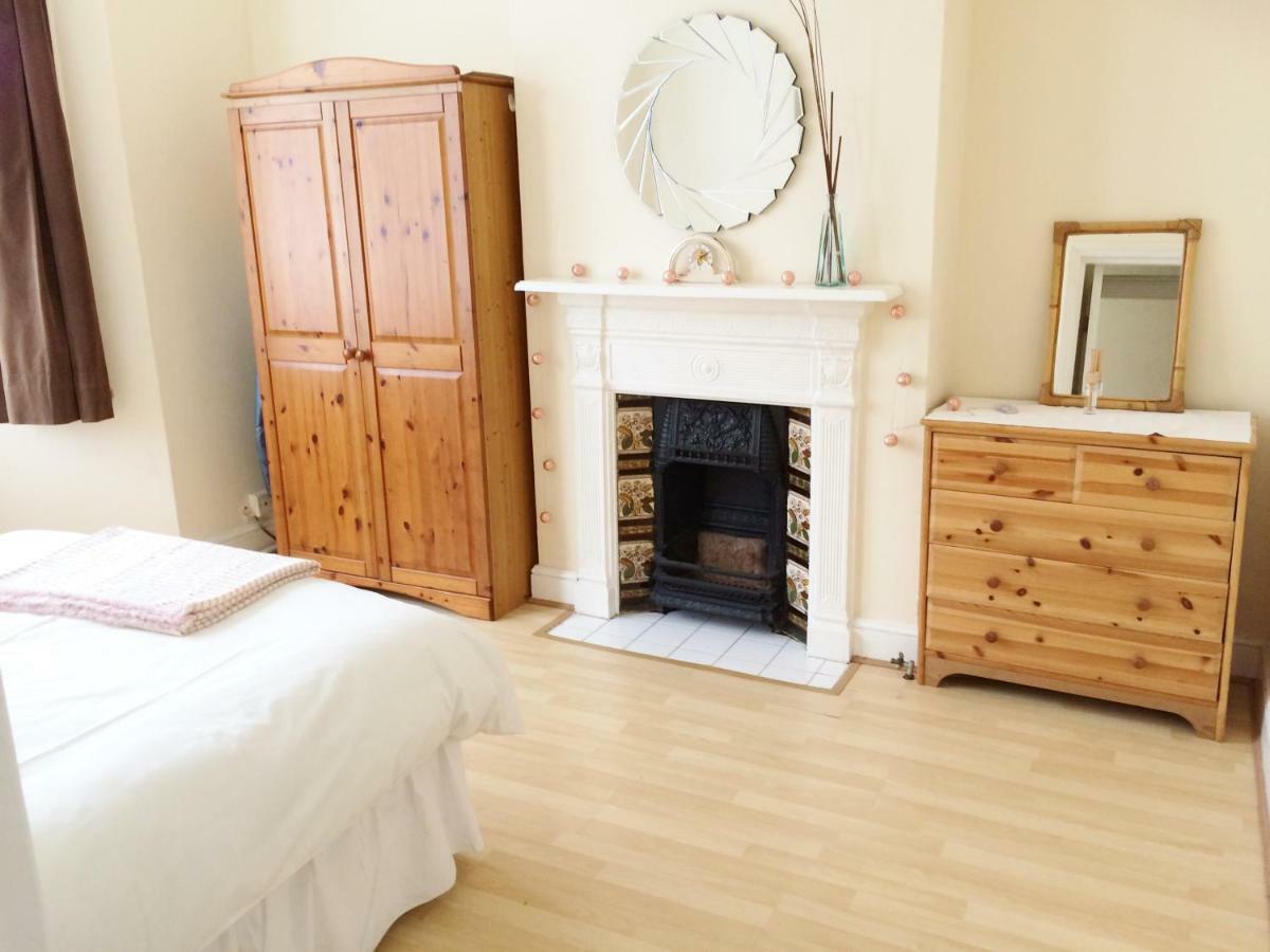 Spacious West London 2 Bedroom Apartment المظهر الخارجي الصورة