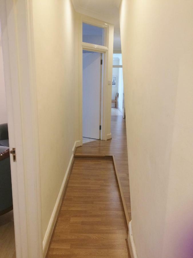 Spacious West London 2 Bedroom Apartment المظهر الخارجي الصورة