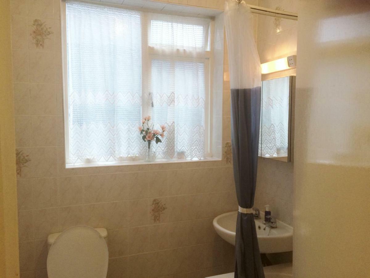 Spacious West London 2 Bedroom Apartment المظهر الخارجي الصورة