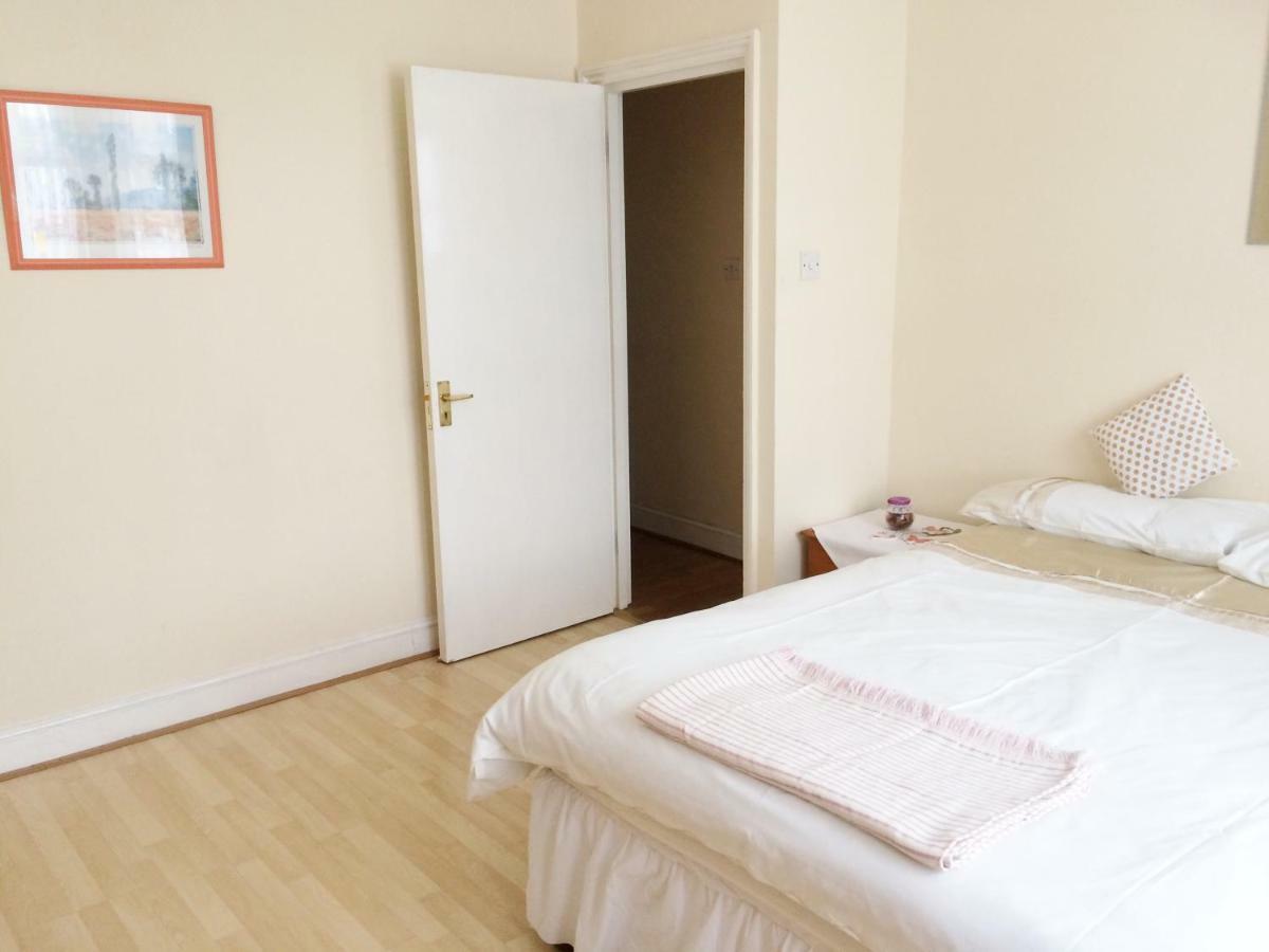 Spacious West London 2 Bedroom Apartment المظهر الخارجي الصورة
