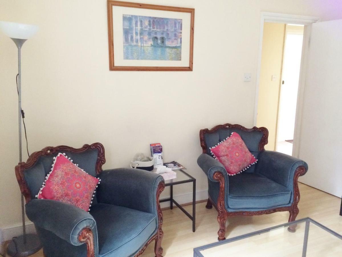 Spacious West London 2 Bedroom Apartment المظهر الخارجي الصورة