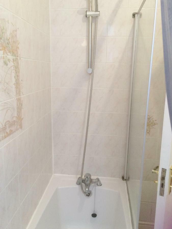 Spacious West London 2 Bedroom Apartment المظهر الخارجي الصورة
