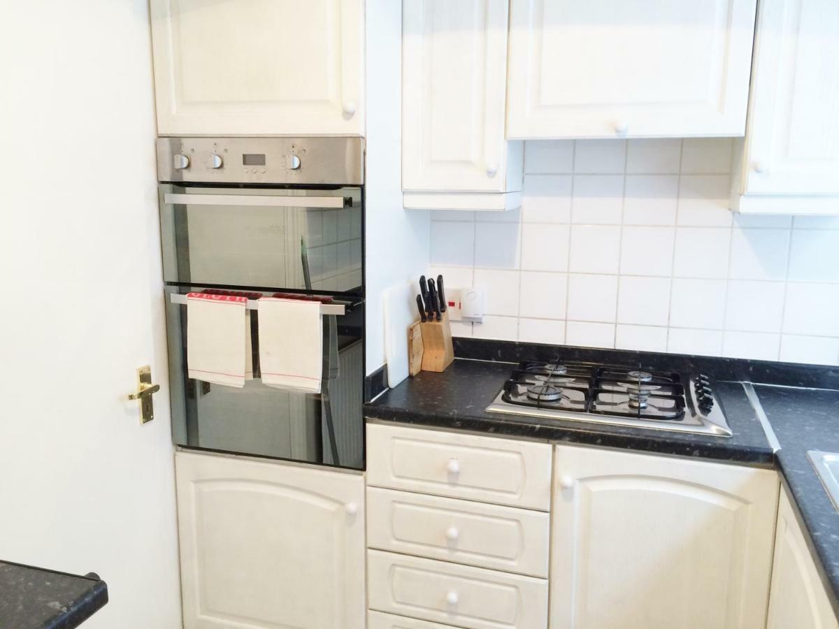 Spacious West London 2 Bedroom Apartment المظهر الخارجي الصورة