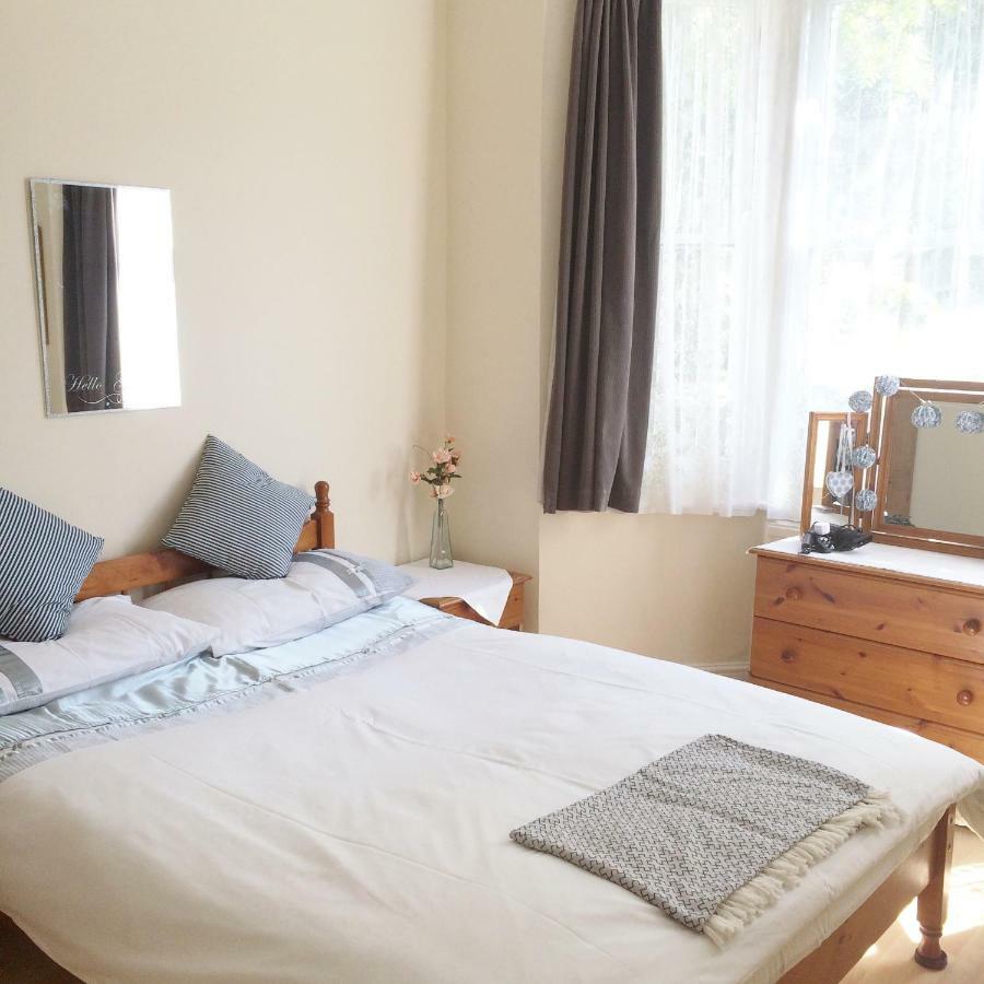 Spacious West London 2 Bedroom Apartment المظهر الخارجي الصورة