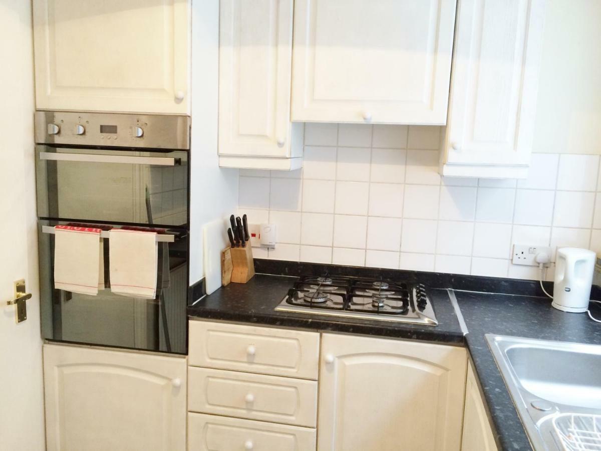 Spacious West London 2 Bedroom Apartment المظهر الخارجي الصورة